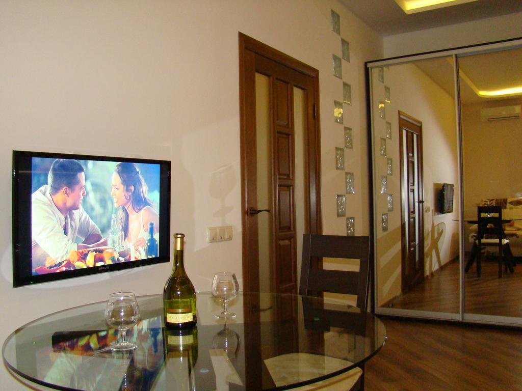 Pleasure Apartment Near Center Of Odessa ภายนอก รูปภาพ